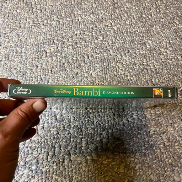 Bambi (Two-Disc Diamond Edition Blu-ray/DVD Combo in DVD Packaging) - Picture 4 of 4